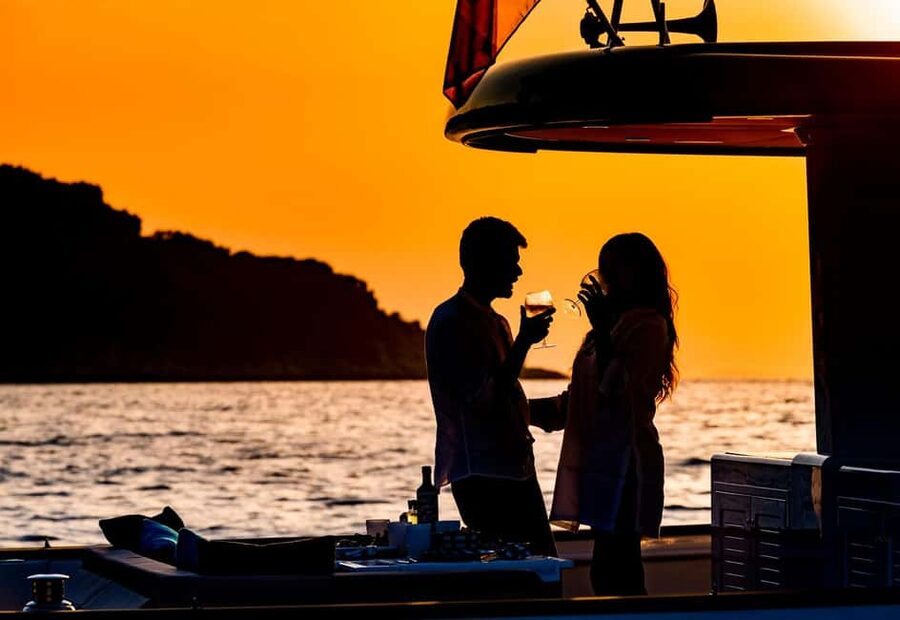 Positano: Sunset Cruise Day Trip with Drinks and Snacks - Who this Positano sunset cruise is best for