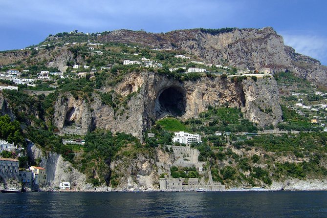 Private Amalfi Coast Boat Trip from Positano, Praiano or Amalfi - On-board comfort: drinks, towels, and snorkel masks
