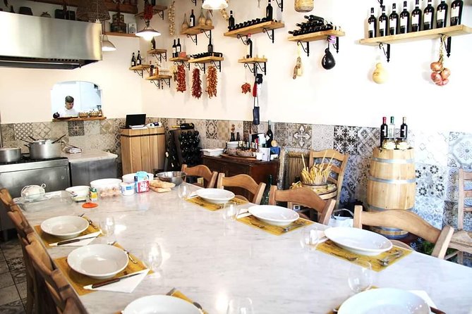 Private / Small Group at "Quanto Basta" School in Sorrento center - Choosing fish, meat, or vegetarian so dinner still feels complete