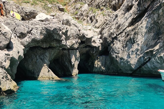 Private tour in a typical Capri boat - Route walkthrough: White Grotta to Marina Grande without feeling rushed