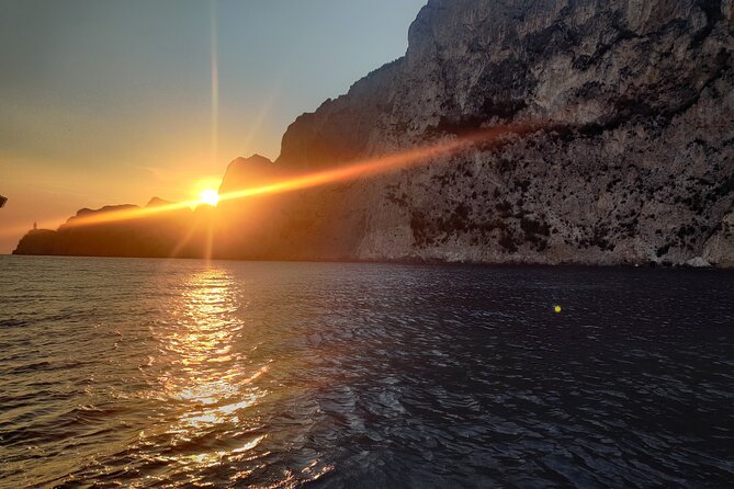 Private tour in a typical Capri boat - On-board comfort that saves you time: towels, noodles, shower, and music