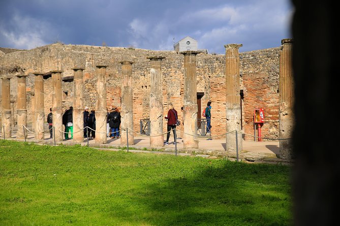 Skip the Line Guided Tour of Pompeii led by an Archaeologist - Why the Skip-the-Line Part Matters So Much Here