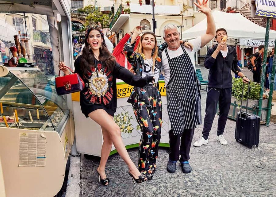 Sorrento: Art & Food Tour with Tastings - Piazza Tasso start: easy meeting point and a tour that moves