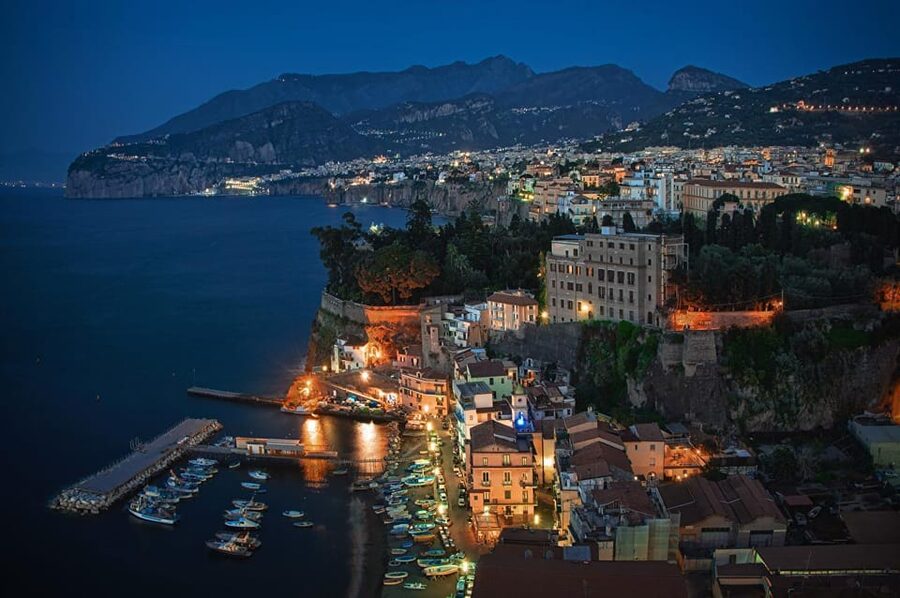 Sorrento by night... with a tasty surprise - Meeting at Piazza Tasso, then slipping into Sorrento’s old lanes