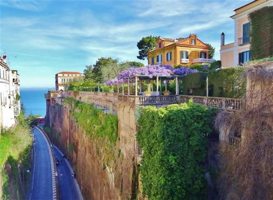 Sorrento: Guided Walking Tour & Limoncello Tasting - Piccadilly Pub Meet Point and What the 2 Hours Feels Like