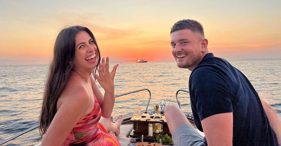 Sorrento: Private Sunset Boat Tour with Music and Aperitif - Music, drinks, and snacks: the aperitif part is not just window dressing
