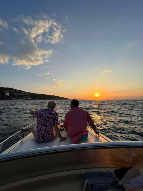 Sorrento: Sunset Coastal Boat Tour with Aperitif - Meeting point and timing: start at Sorrento Port, then sail out