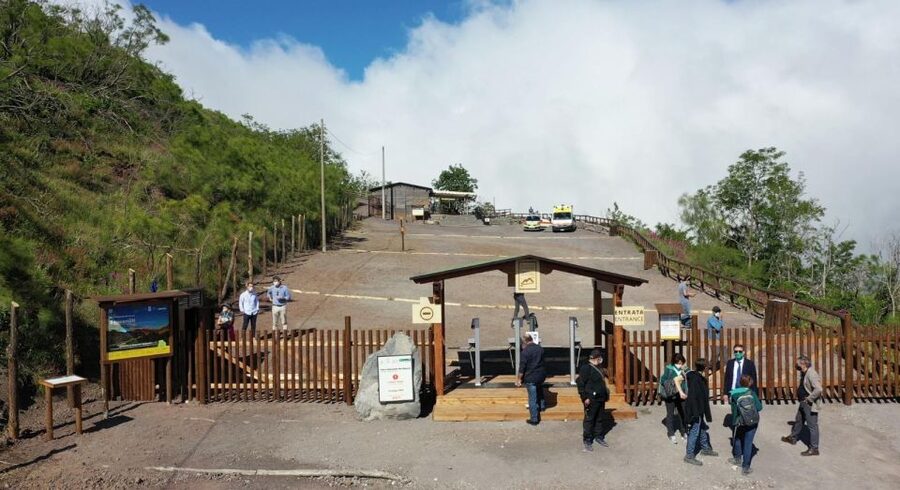 Sorrento: Vesuvius Day Trip with Entry and Lunch - Meeting at Lauro Square and getting on track fast