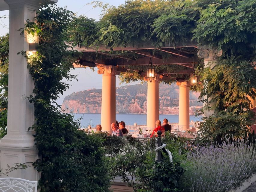 Sorrento: walking in the Grand Tour with stunning landscapes - Chiostro di San Francesco: quiet cloister time (plus weddings and concerts)