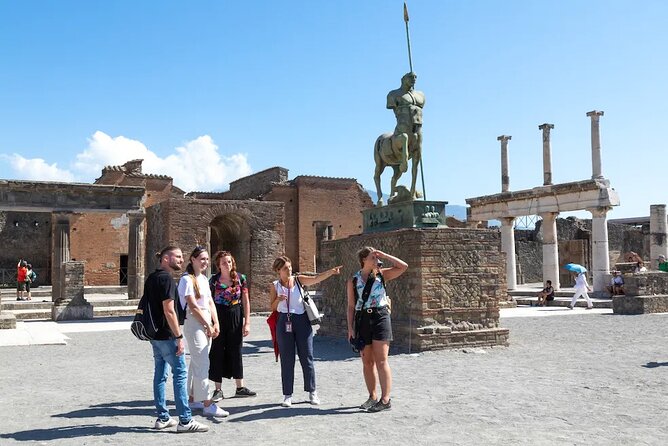 Stories of Pompeii: Small Group tour with archeology expert guide - Getting there and meeting up at Piazza Esedra