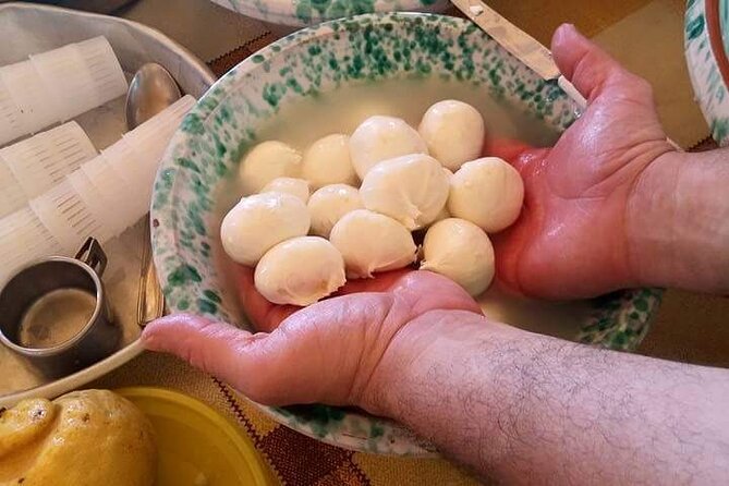 Toss, Bake, Cheers! - Sorrento Pizza Making Class with Wine - Welcome tastings: olive oil and mozzarella that set the standard
