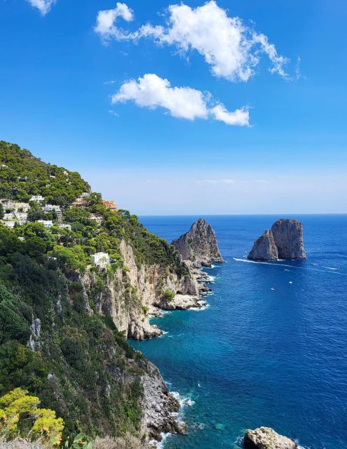 Tour in Barca da Amalfi un Viaggio da Sogno in Amalfi Coast - Arco degli Innamorati: the kissing elephants rock arch