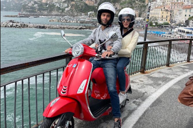 Vespa Rental to Discover Sorrento, Amalfi Coast, Positano & More - Your Vespa setup: helmets, GPS mount, and the warranty deposit